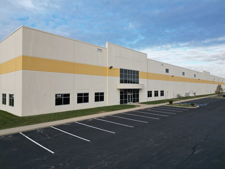 998 Gerdt Ct, Greenwood, IN à vendre - Photo de l’immeuble – Image 2 sur 8