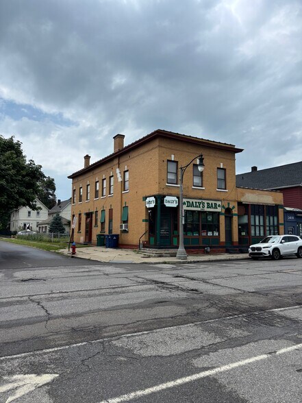 2423 Seneca St, Buffalo, NY à vendre - Photo de l’immeuble – Image 1 sur 5
