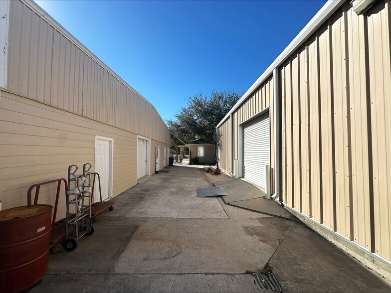 9110 Clarkcrest St, Houston, TX à vendre - Photo de l’immeuble – Image 3 sur 5