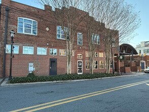 803 N Trade St, Winston-Salem, NC à louer Photo intérieure– Image 1 sur 5