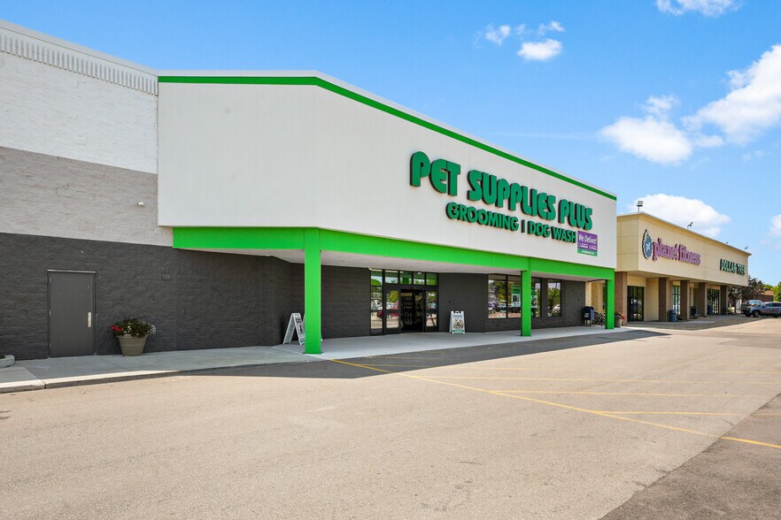 2301 W Broadway, Monona, WI à louer - Photo de l’immeuble – Image 3 sur 9