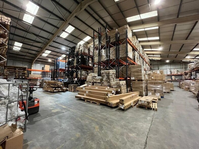 Unit 18 Lancaster Way, Earls Colne à louer - Photo de l’immeuble – Image 3 sur 12