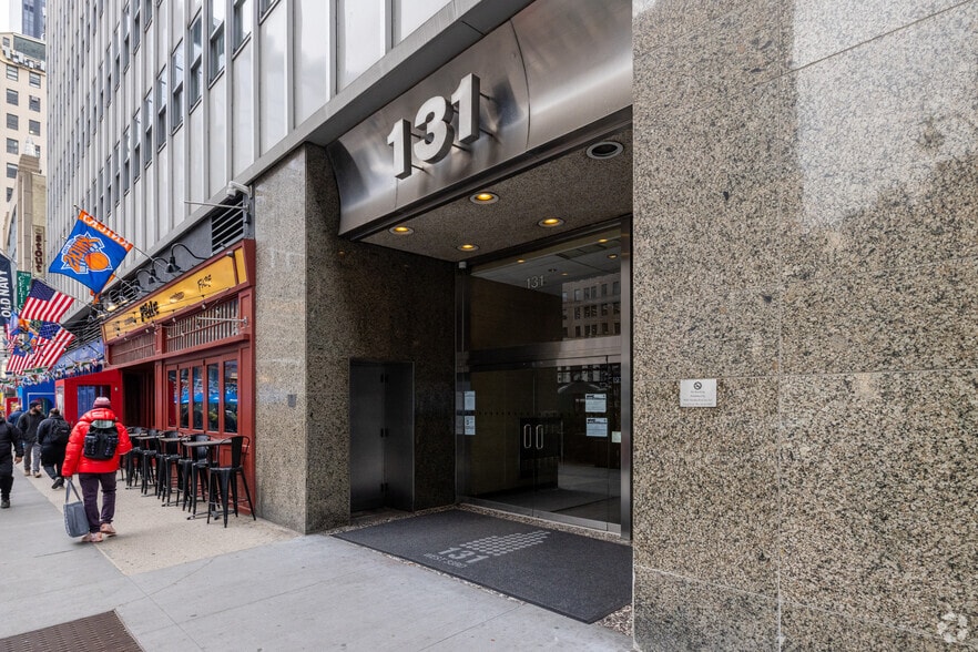 131 W 33rd St, New York, NY à louer - Photo de l’immeuble – Image 3 sur 10