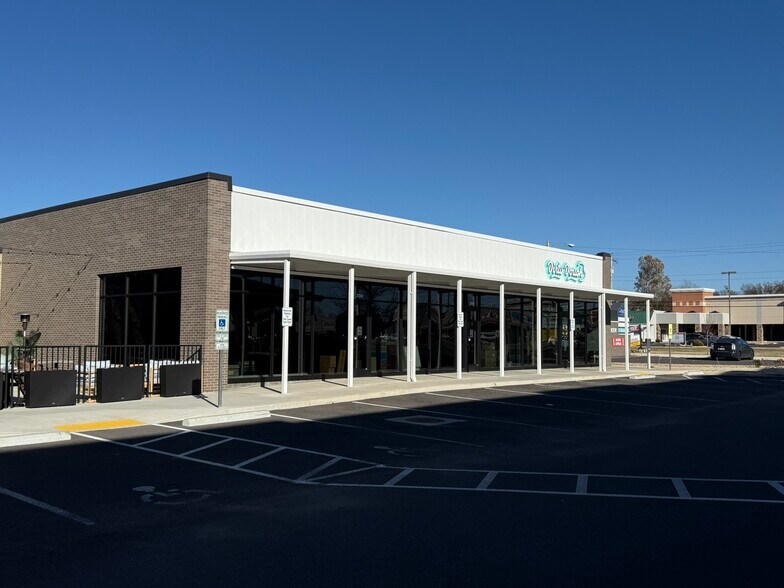 2515 S Campbell Ave, Springfield, MO à louer - Photo de l’immeuble – Image 3 sur 7