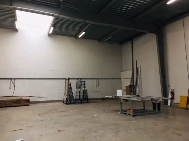 Local d’activités dans Argenteuil à louer - Photo de l’immeuble – Image 3 sur 9