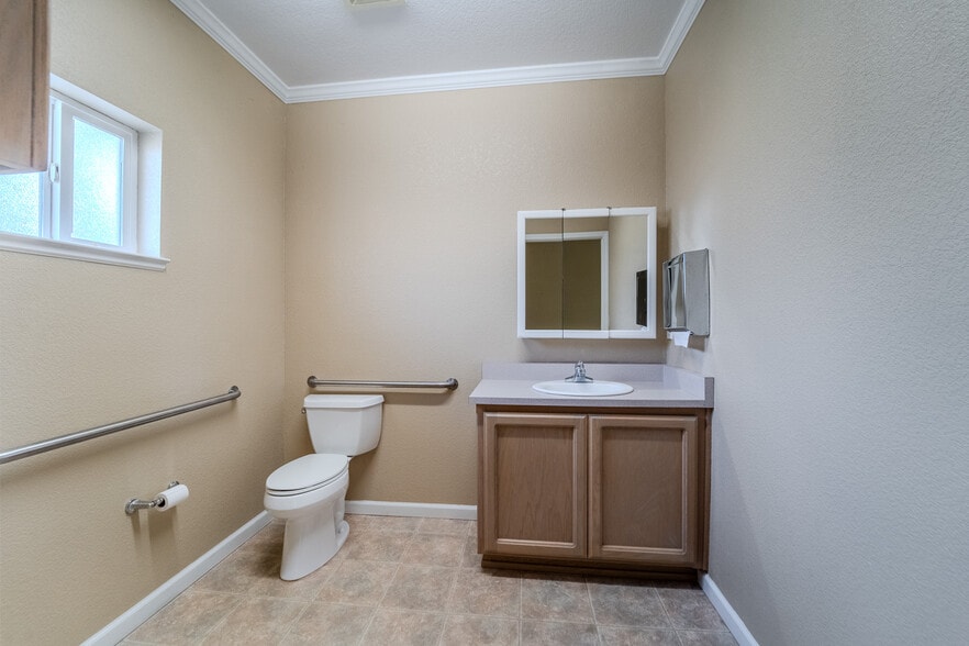 642 Bridge St, Yuba City, CA à vendre - Photo de l’immeuble – Image 3 sur 21