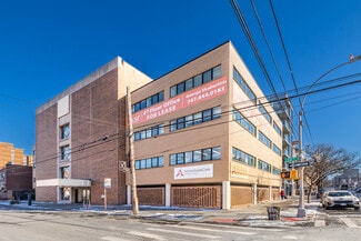 Plus de détails pour 3175 23rd St, Astoria, NY - Bureau/Médical à louer