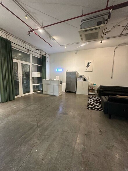 352 Troutman st, Brooklyn, NY à louer - Photo de l’immeuble – Image 3 sur 12