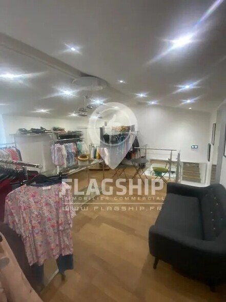 Local commercial dans Nanterre à louer - Photo de l’immeuble – Image 3 sur 7