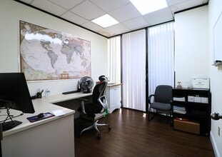 6100 Corporate Dr, Houston, TX à louer Photo intérieure– Image 2 sur 4