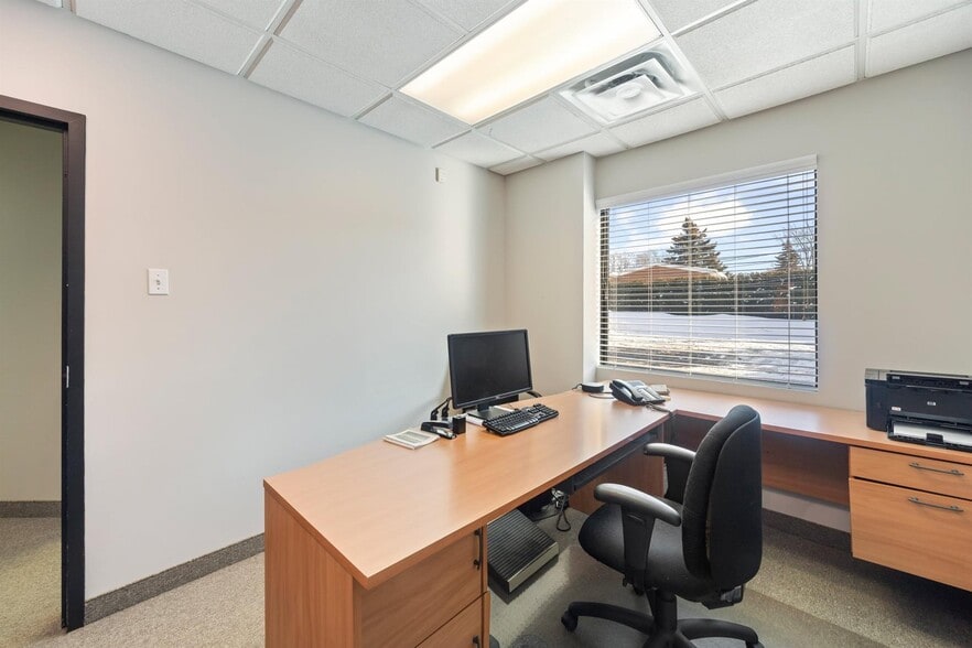 4150 Boul Saint-Martin O, Laval, QC à louer - Photo intérieure – Image 3 sur 7