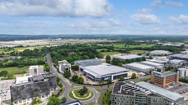 Plus de détails pour Fleming Way, Crawley - Industriel/Logistique à louer