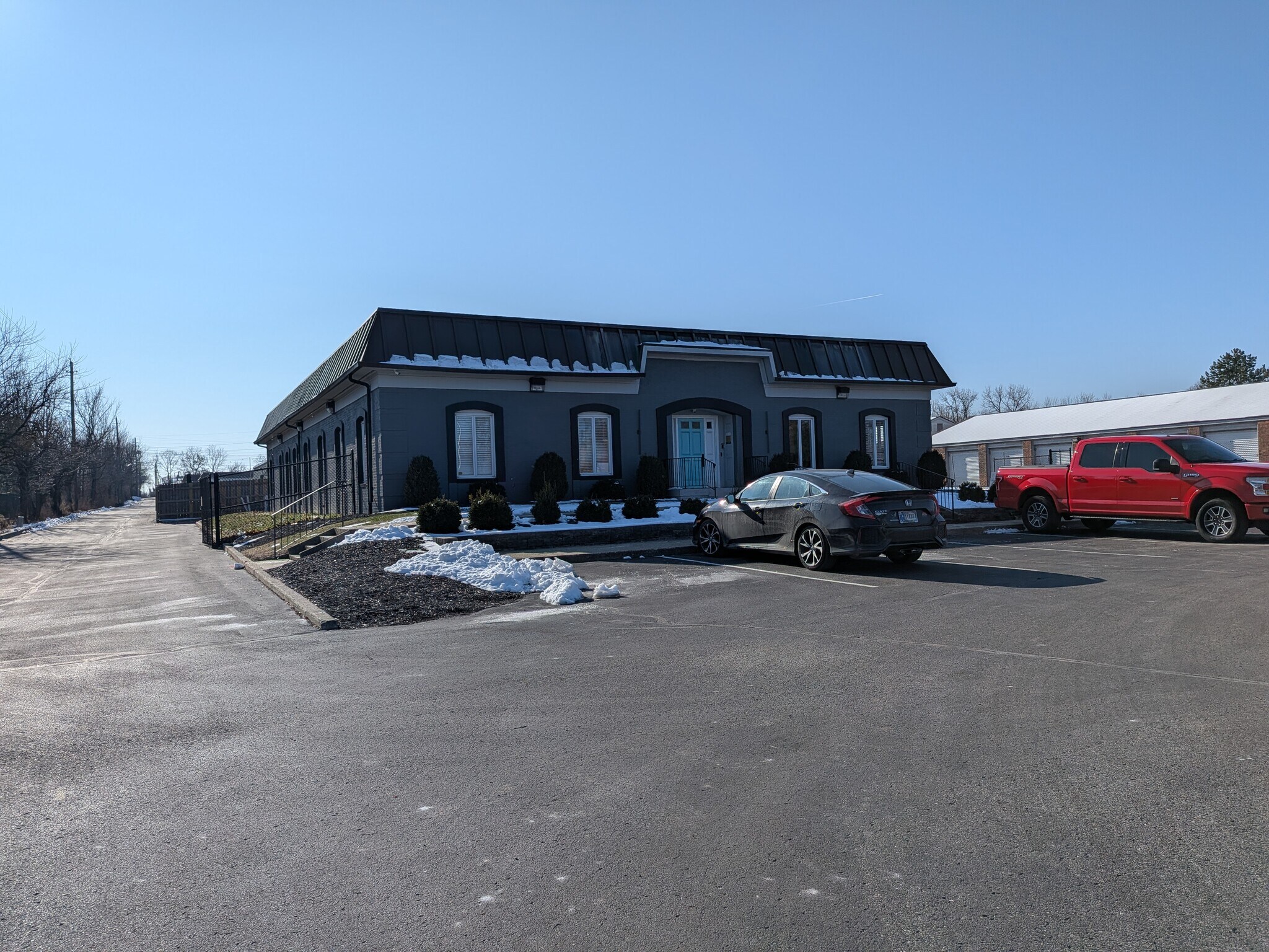 6767 E Washington St, Indianapolis, IN à louer Photo de l’immeuble– Image 1 sur 8