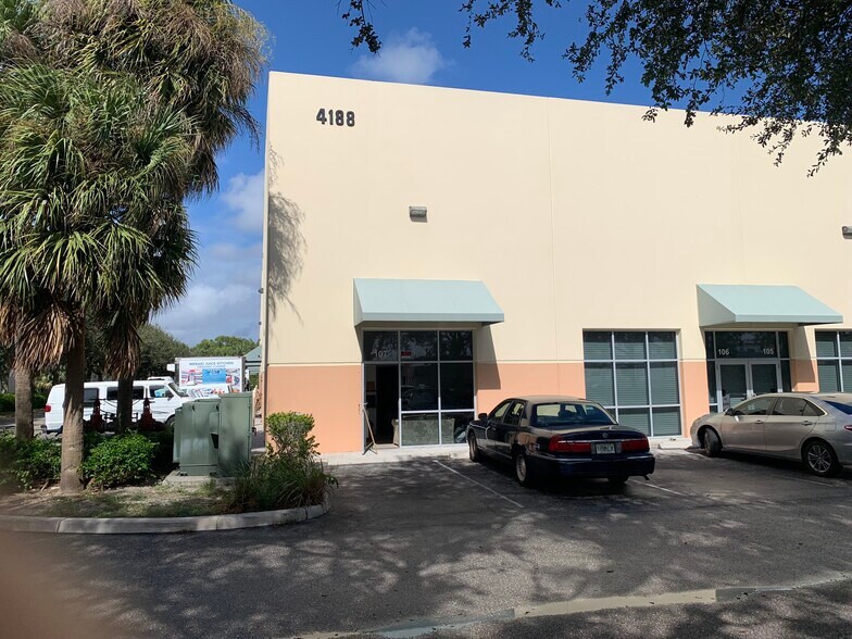 4188 Westroads Dr, Riviera Beach, FL à vendre - Photo de l’immeuble – Image 3 sur 8