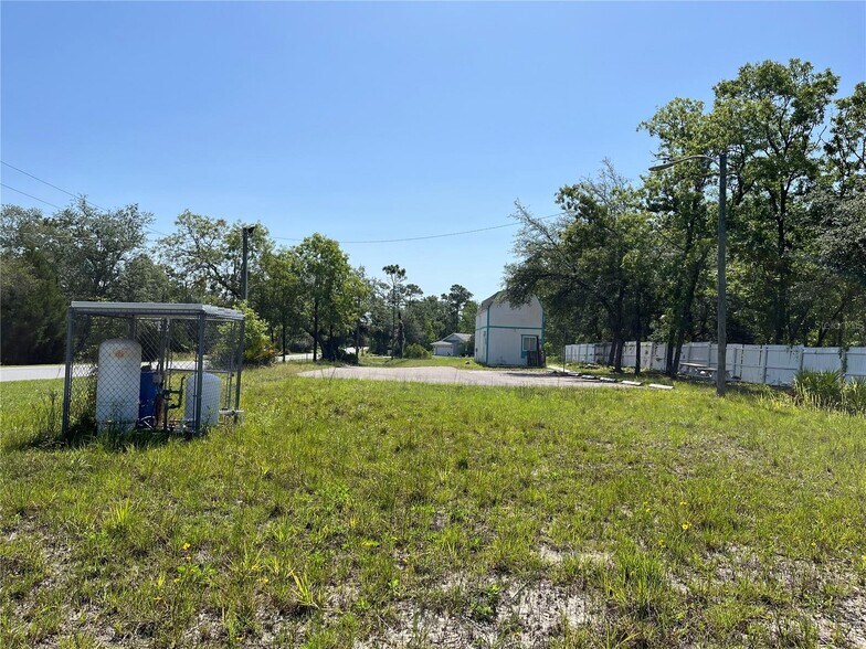 18132 Commercial Way, Weeki Wachee, FL à vendre - Photo de l’immeuble – Image 3 sur 18