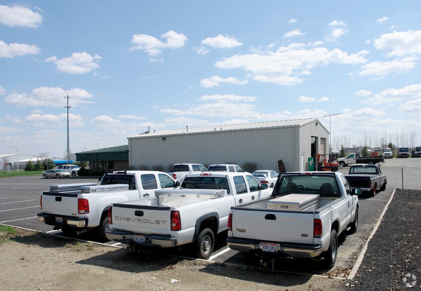 7475 Montgomery Dr, Plain City, OH à louer - Photo de l’immeuble – Image 2 sur 2