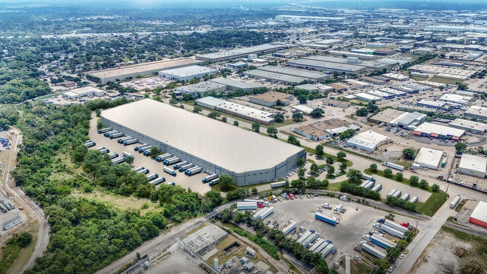 2801 Wood Dr, Garland, TX à louer - Photo de l’immeuble – Image 3 sur 6