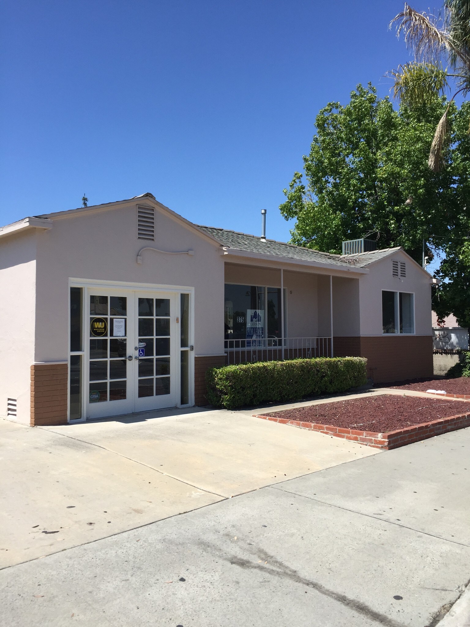 375 Broadway, El Cajon, CA à louer Photo principale– Image 1 sur 2