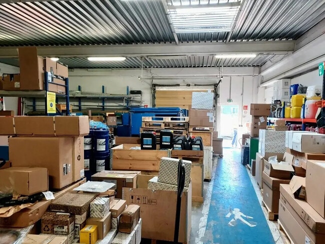 Plus de détails pour Local d'activités à louer