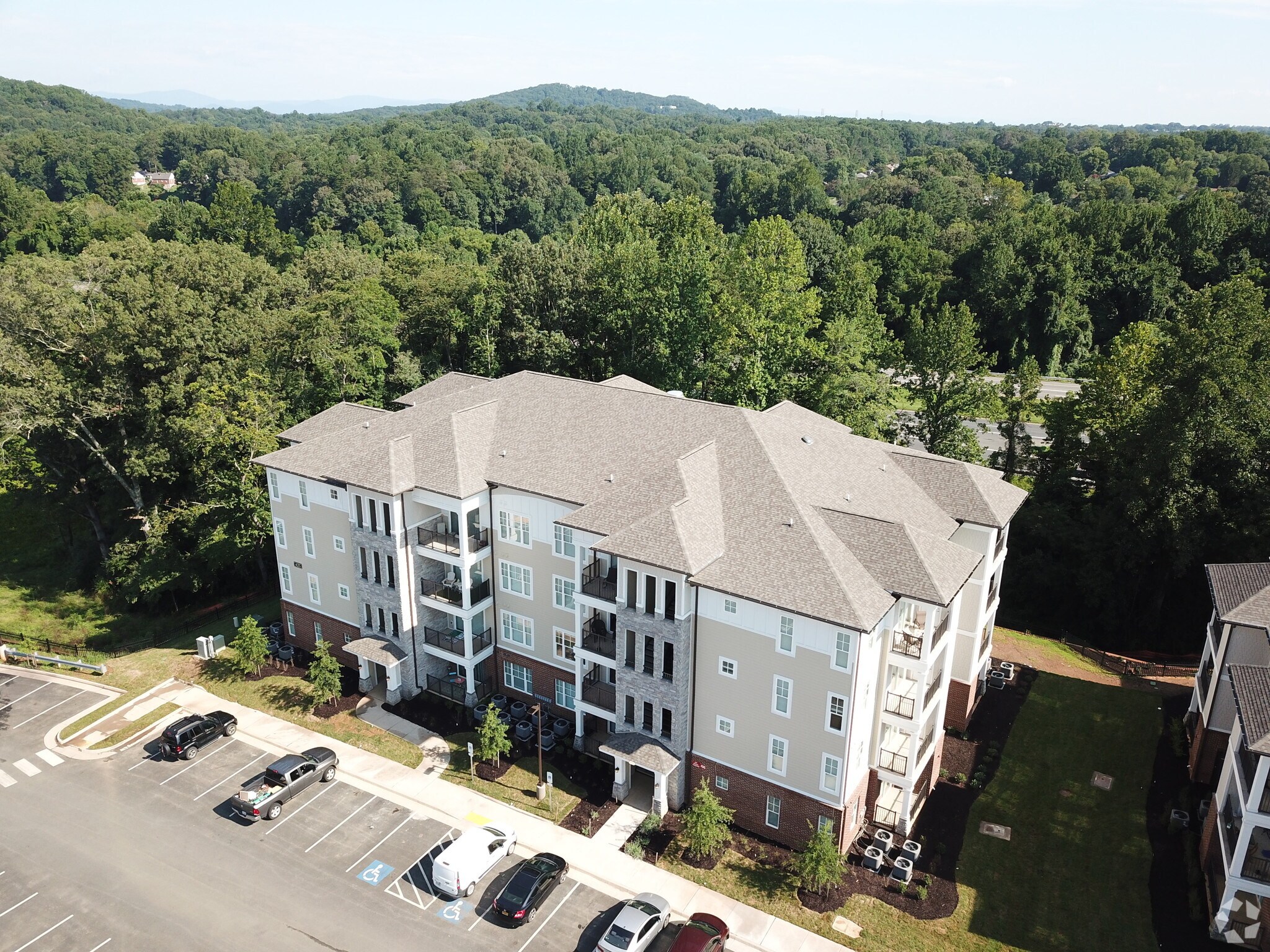 411 Afton Pond Ct, Charlottesville, VA à vendre Photo principale– Image 1 sur 99