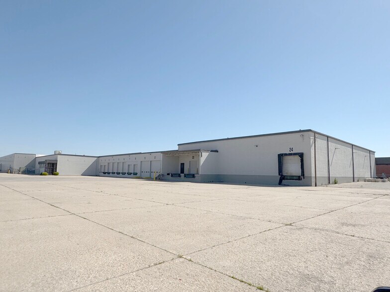 3600 N Santa Fe St, Wichita, KS à louer - Photo de l’immeuble – Image 2 sur 4