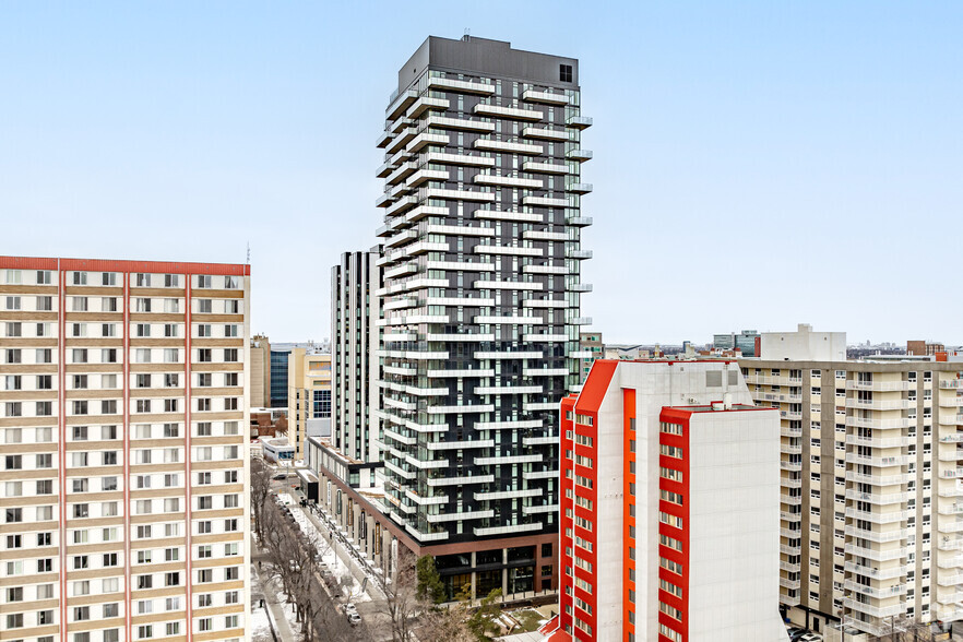 11130 86 Av NW, Edmonton, AB à louer - Photo principale – Image 1 sur 25