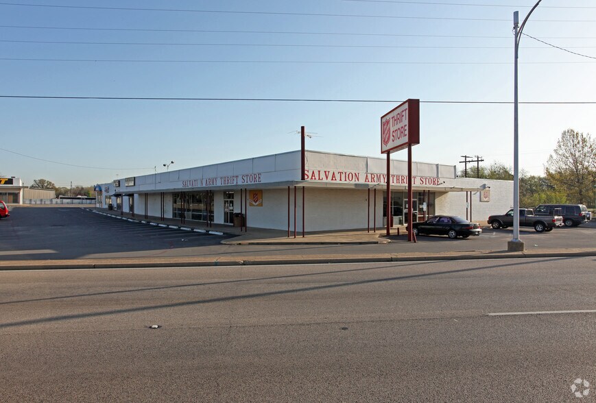 1015 E Irving Blvd, Irving, TX à louer - Photo principale – Image 2 sur 4