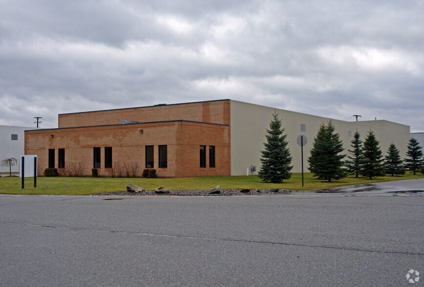 151 McLean Dr, Romeo, MI à louer - Photo de l’immeuble – Image 3 sur 6