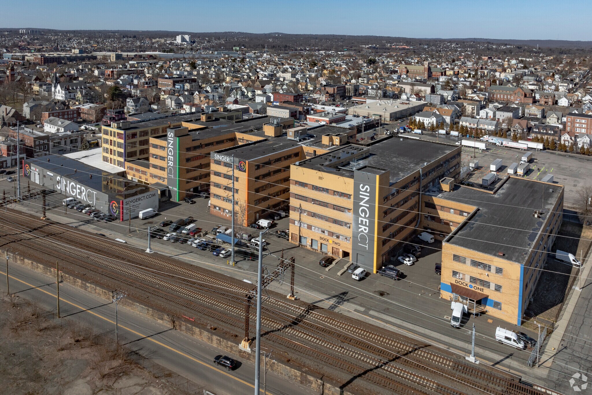 480 Barnum Ave, Bridgeport, CT à louer Photo principale– Image 1 sur 30