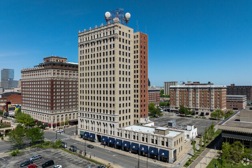 332 W Broadway, Louisville, KY à vendre - Photo de l’immeuble – Image 2 sur 43