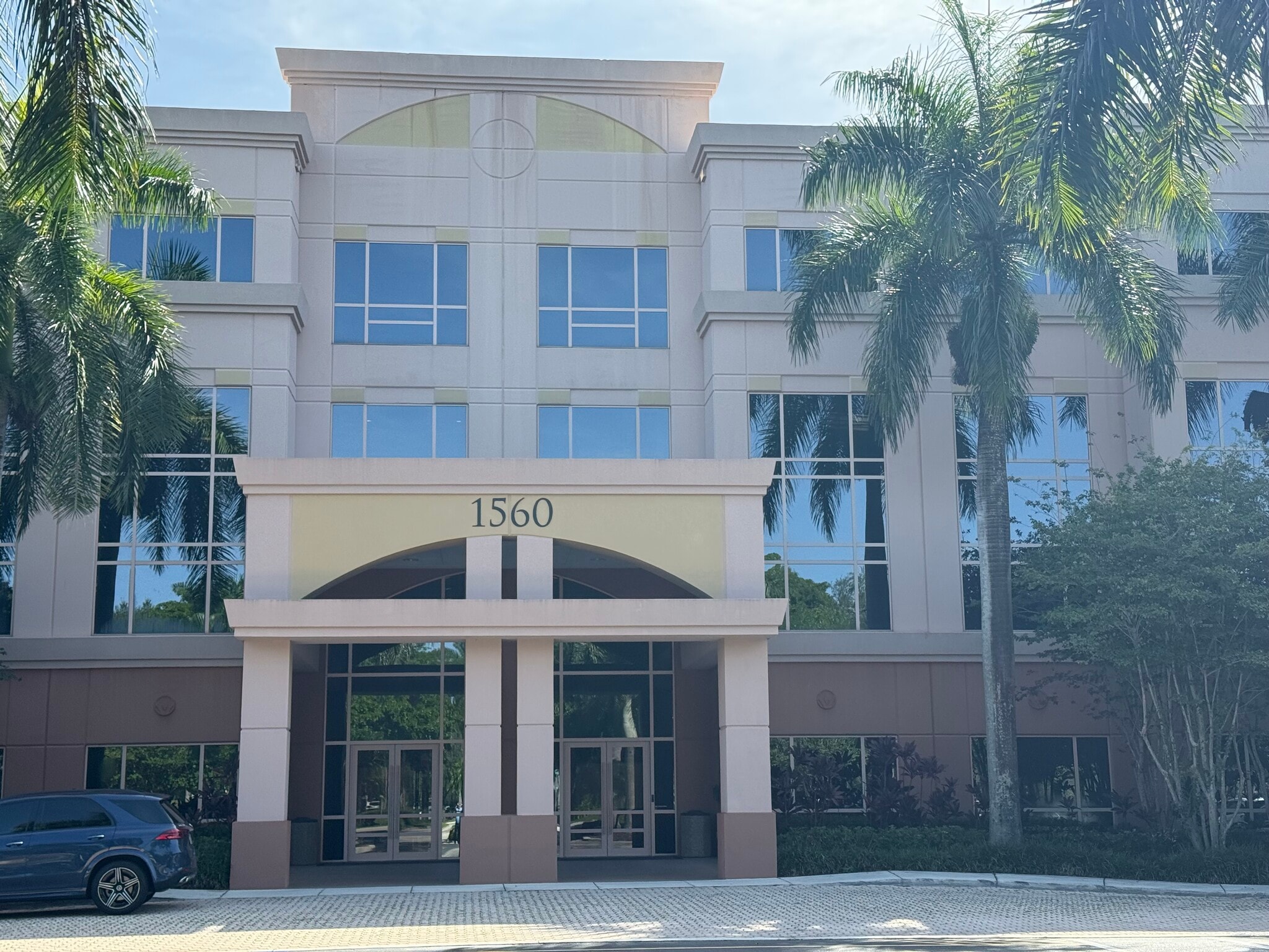 1560 Sawgrass Corporate Pkwy, Sunrise, FL à louer Photo principale– Image 1 sur 9