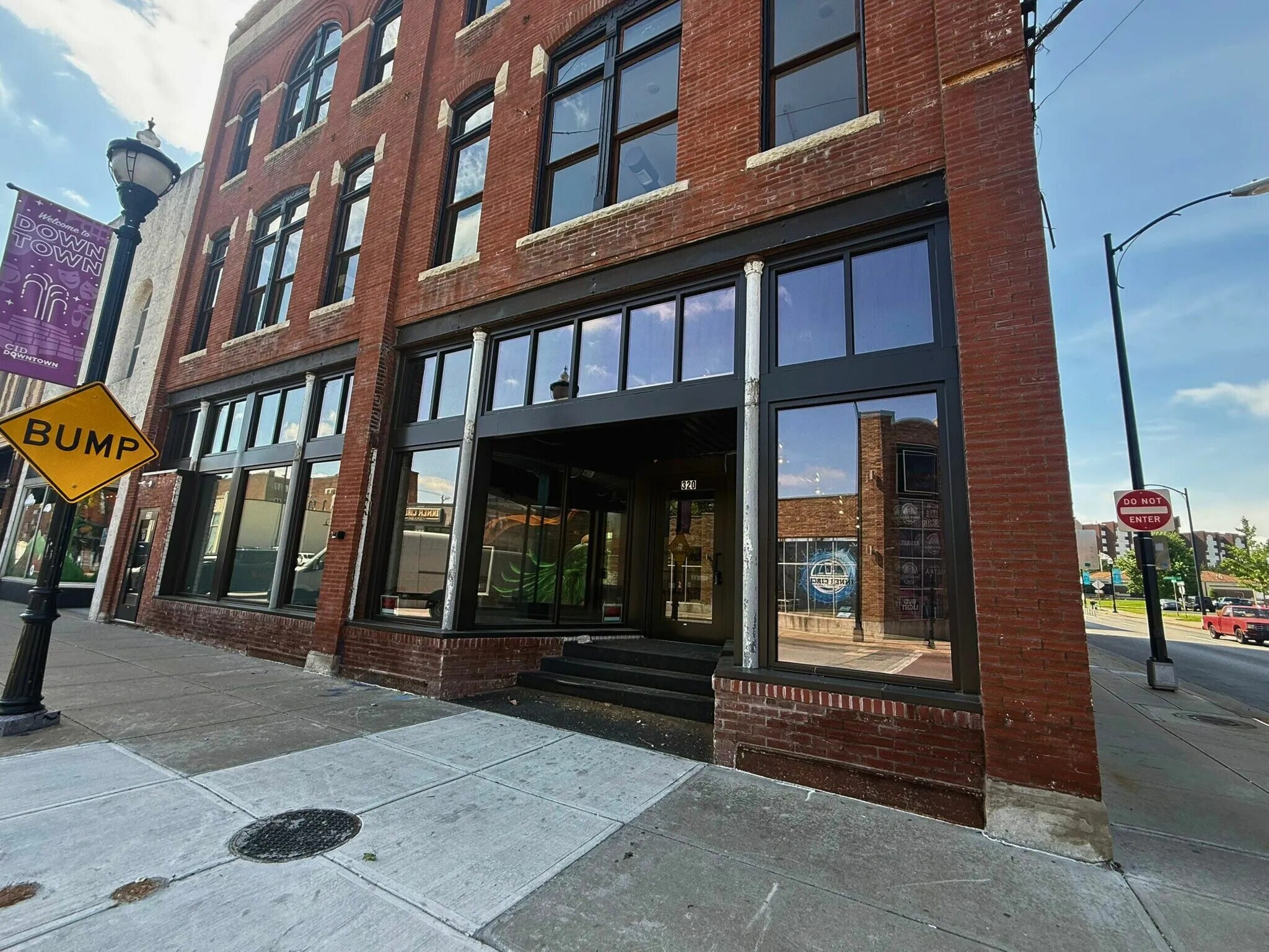 320 W Walnut St, Springfield, MO à louer Photo de l’immeuble– Image 1 sur 11