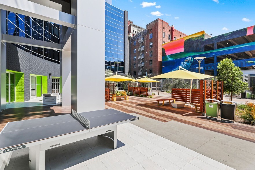 100 W Broadway, Long Beach, CA à vendre - Photo de l’immeuble – Image 2 sur 51