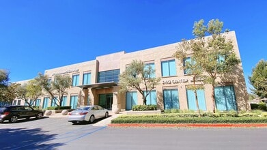 780 Roosevelt Ave, Irvine, CA à louer Photo de l’immeuble– Image 1 sur 1