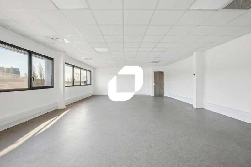 Local d’activités dans Aulnay-sous-Bois à louer Photo de l’immeuble– Image 1 sur 2