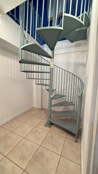 1651 W 37th St, Hialeah, FL à vendre - Photo de l’immeuble – Image 3 sur 31