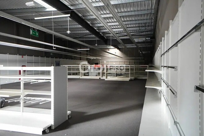 Plus de détails pour Local commercial à louer