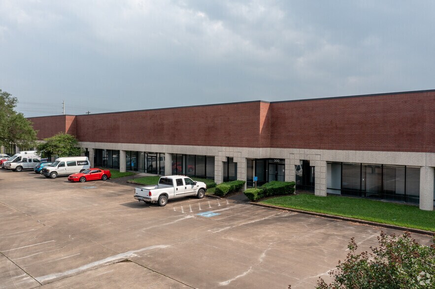 Hercules Business Park & Aerotech portefeuille de 7 biens à vendre sur LoopNet.fr - Photo de l’immeuble – Image 3 sur 7