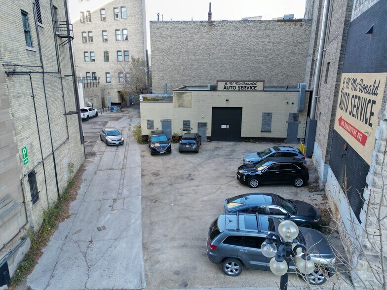 189 Bannatyne Av, Winnipeg, MB à vendre - Photo principale – Image 1 sur 23