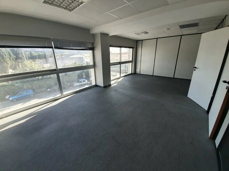 Bureau dans Saint-Laurent-du-Var à louer - Photo de l’immeuble – Image 1 sur 6