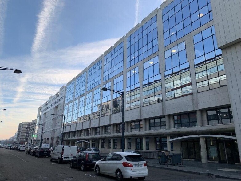 Bureau dans Montigny-le-Bretonneux à louer - Photo de l’immeuble – Image 1 sur 9