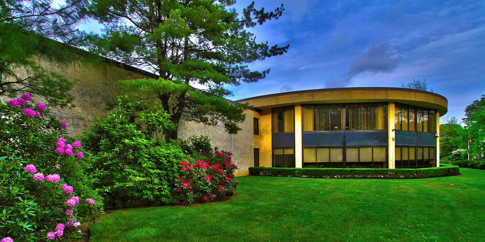 75 Virginia Rd, North White Plains, NY à louer - Photo de l’immeuble – Image 2 sur 17