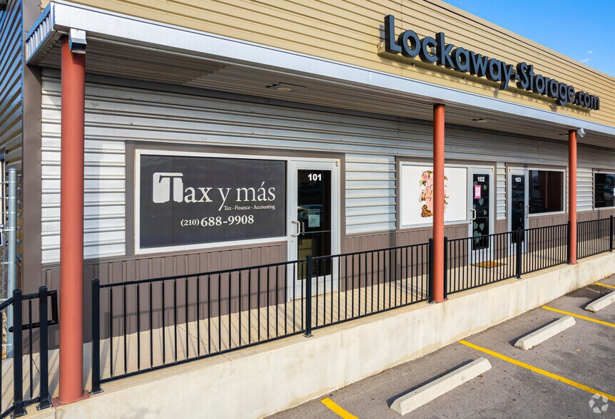 6923 W Loop 1604, San Antonio, TX à louer - Photo de l’immeuble – Image 3 sur 14