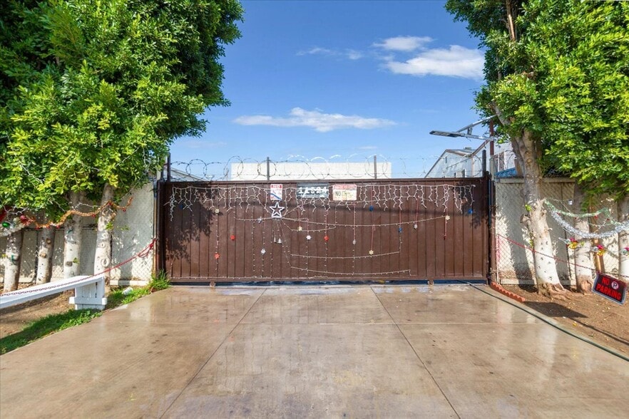 11924 Vose St, North Hollywood, CA à vendre - Photo de l’immeuble – Image 3 sur 17