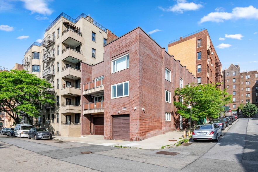 Sale of 9 Chittenden Ave portefeuille de 2 biens à vendre sur LoopNet.fr - Photo principale – Image 1 sur 17