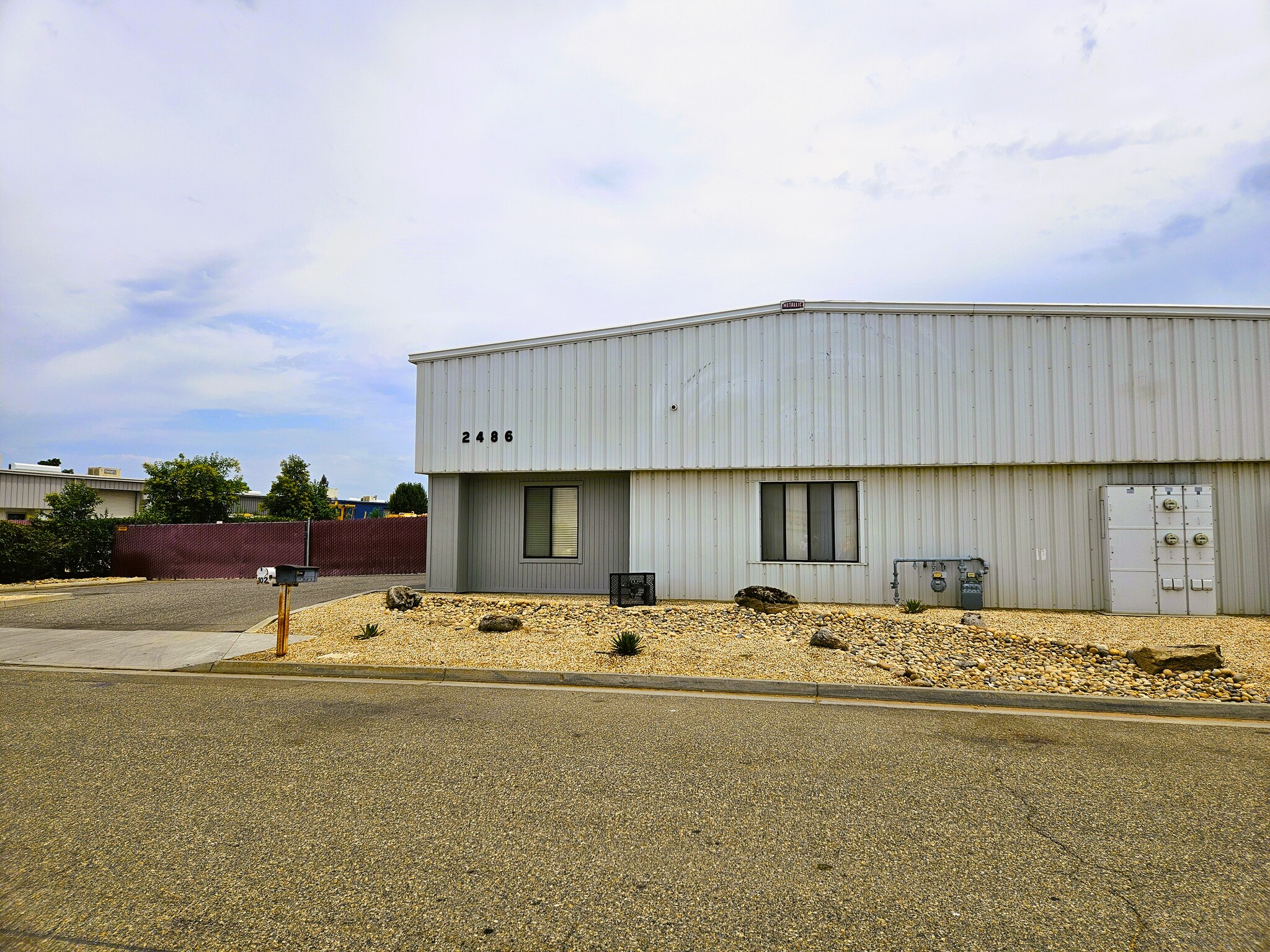 2486 N Fordham Ave, Fresno, CA à louer Photo de l’immeuble– Image 1 sur 18