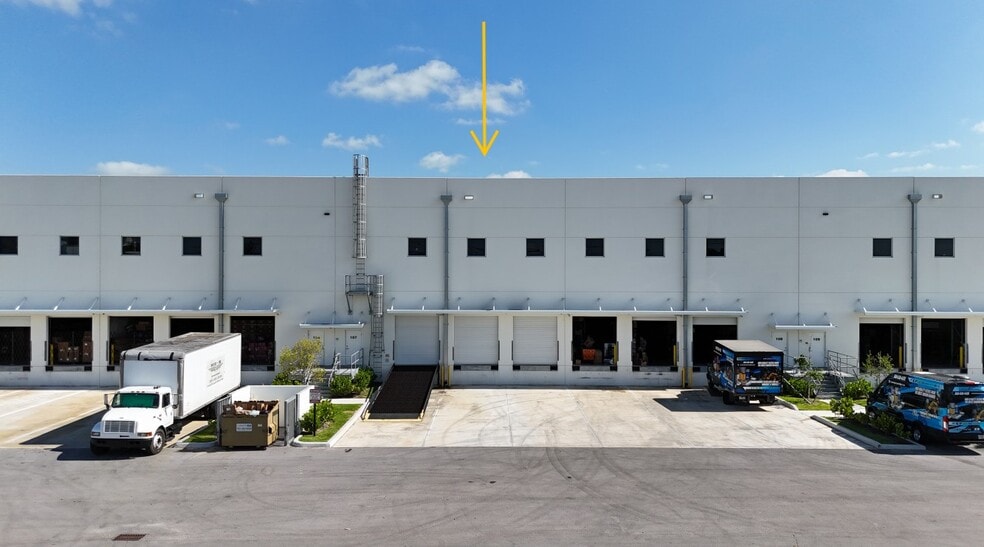 6371 NW 102nd Ave, Doral, FL à vendre - Photo de l’immeuble – Image 2 sur 3