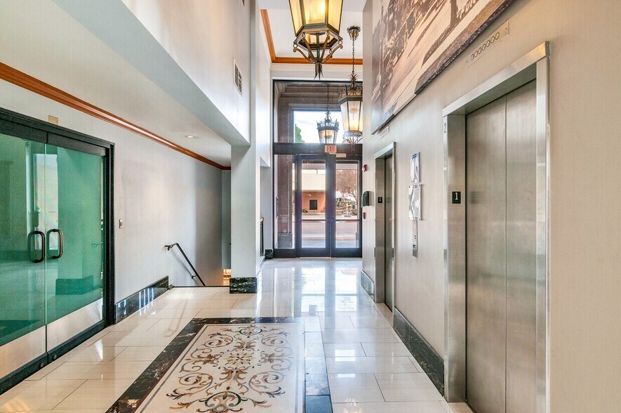 110 E Wilshire Ave, Fullerton, CA à louer - Photo de l’immeuble – Image 3 sur 9