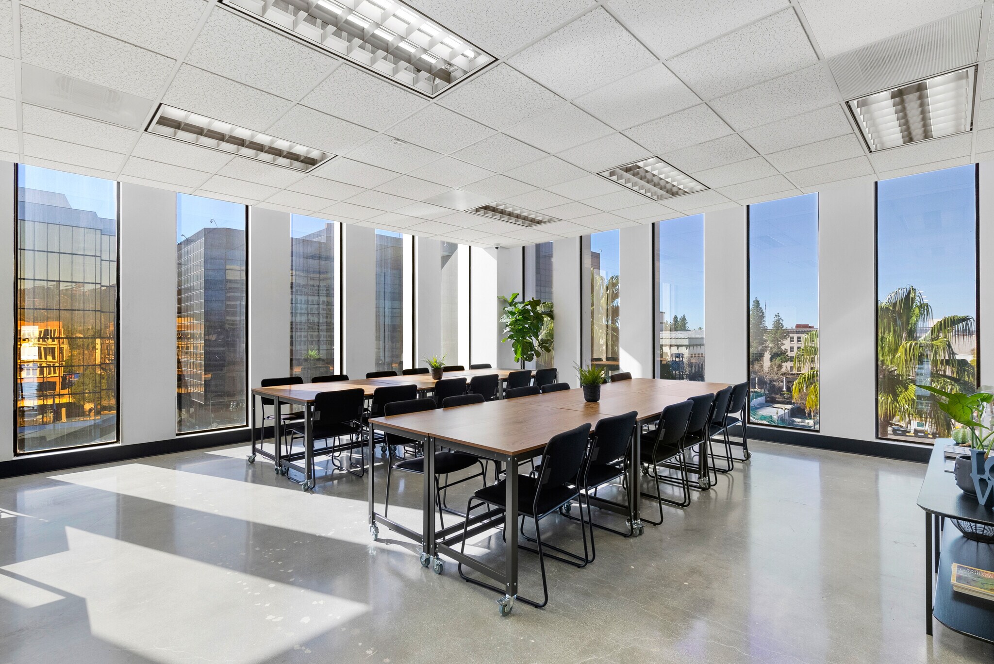 330 N D St, San Bernardino, CA à louer Photo principale– Image 1 sur 30