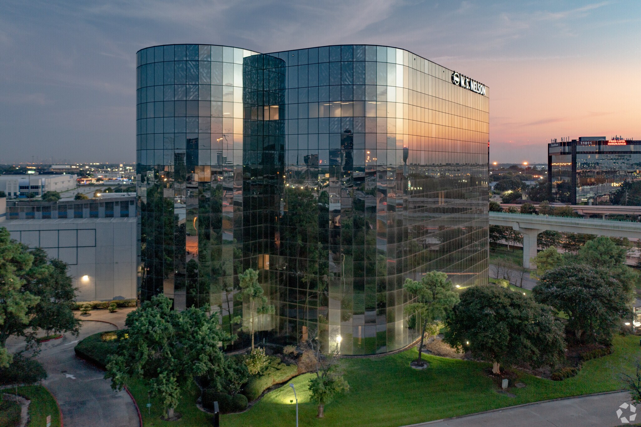 2 Northpoint Dr, Houston, TX à louer Photo principale– Image 1 sur 4